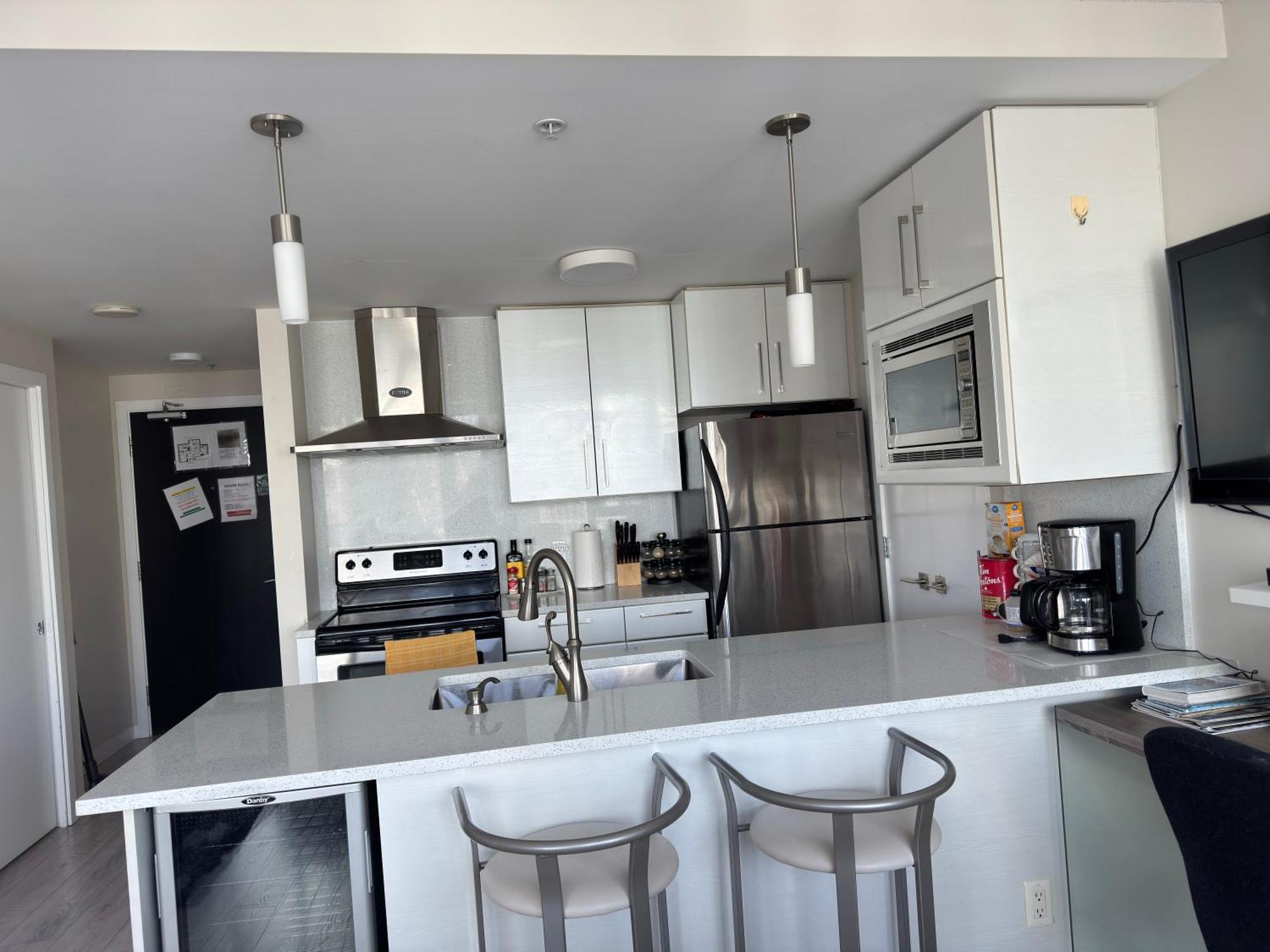 Beautiful Bright Modern Condo With Water View And Ac In Dt Vancouver 2Br,3Bd,2Bt Sleeps 6 Guests Free Parking Netflix Included Екстер'єр фото